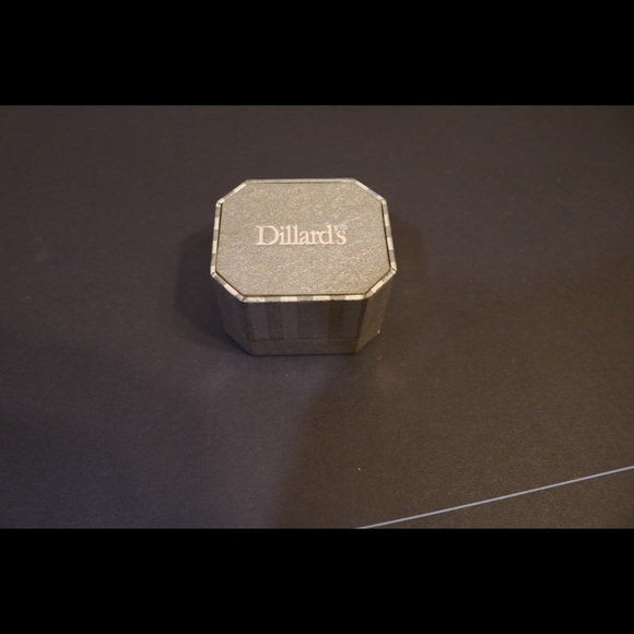 New in box Dillard’s heart shape silver necklace - Picture 4 of 4